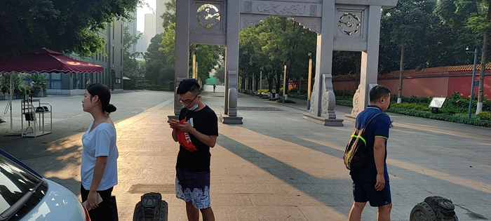 成都信星产业园员工虹口漂流出发