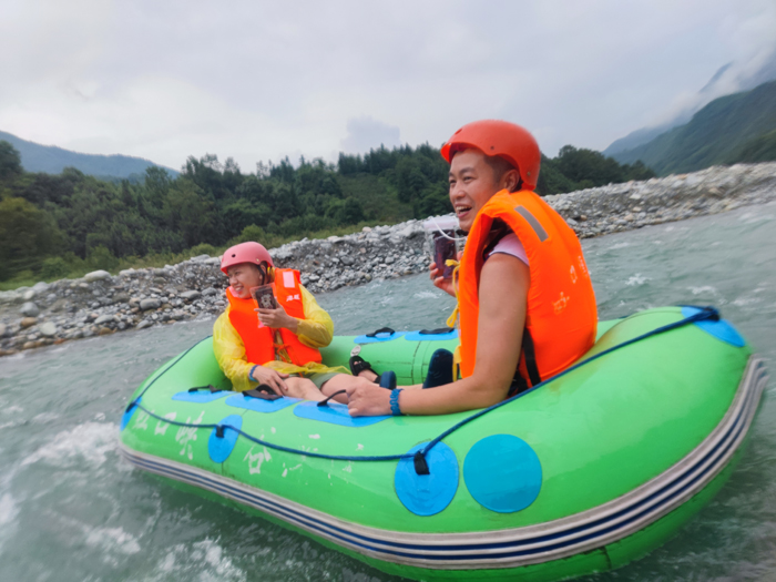 成都信星产业园员工虹口漂流