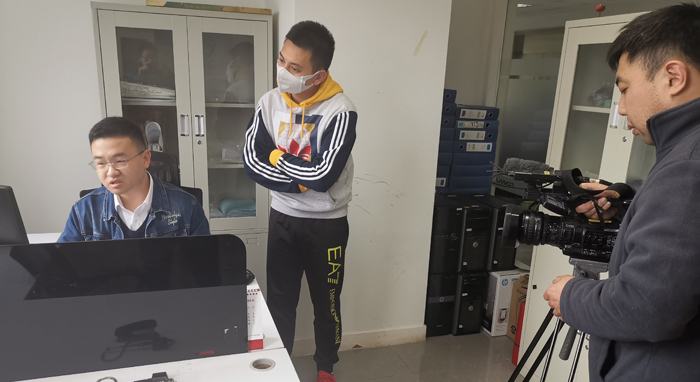 成都电视台采访信星